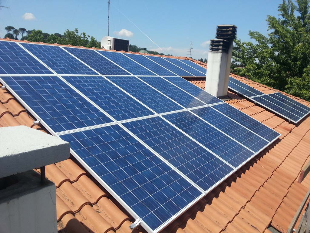Impianto fotovoltaico su tetto residenziale