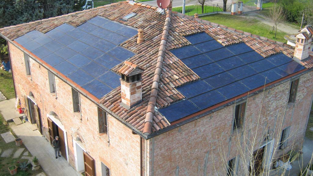 Impianto fotovoltaico integrato su casale
